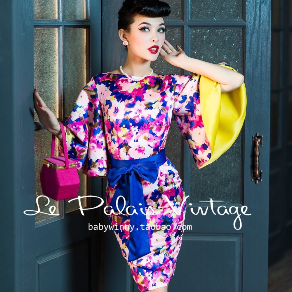 Le Palais Vintage Floral Print Silk Girdle Dress
